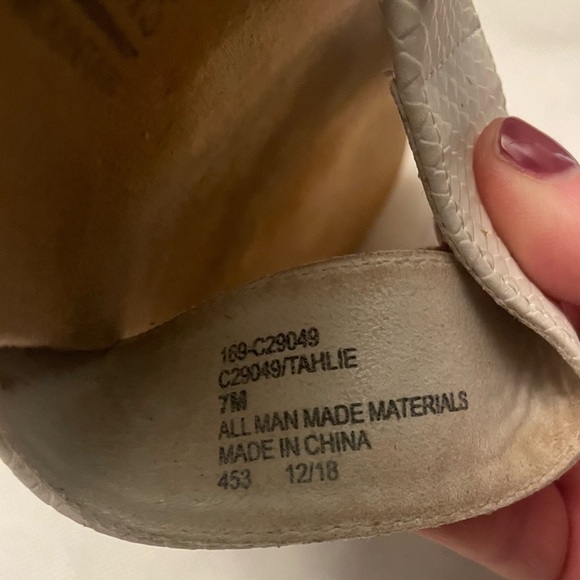 Cliffs by White Mountain TAHLIE SANDAL WHITE SIZE 7M padded footbed - Picture 7 of 8